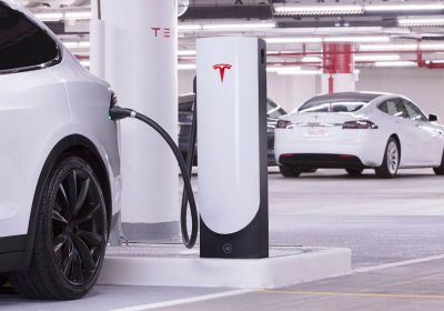 Tesla dramaticky navyšuje ceny dobíjení. Připlatí si i Evropa