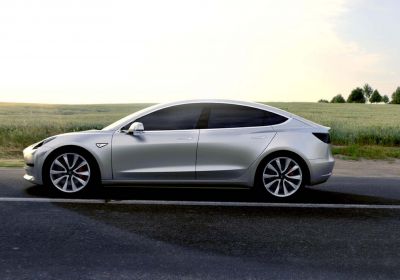 Tesla Model 3 patrně dostane „HUD z vesmírné lodi“