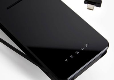 Tesla představuje novou atraktivní nabíječku pro  iPhone, za kterou si nechá pořádně zaplatit