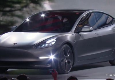 Tesla přerušuje výrobu, naveze linku na výrobu Modelu 3