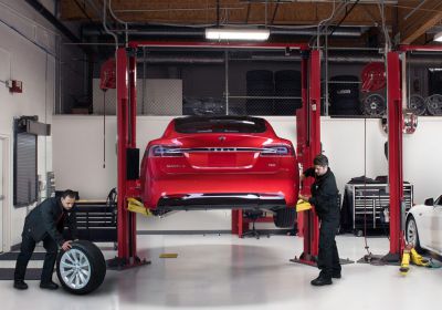 Tesla svolává 123 tisíc vozů Model S