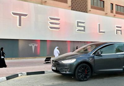 Tesla v Dubaji: nový showroom a servisní centrum