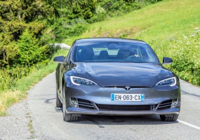 Tesla v Evropě drtí konkurenci nevídaným způsobem!