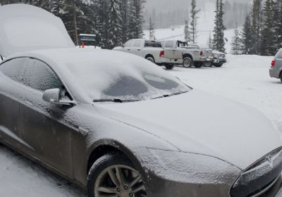 Tesla v praxi XII: Zimní řízení v Tesla Model S