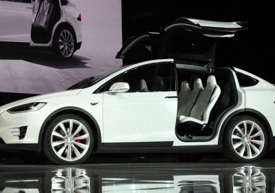 Tesla vylepšuje Model X 