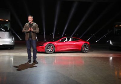Tesla vypustila plný záznam premiéry Semi / Roadster