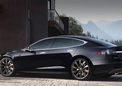 Tesla začne nabízet více dostupnějších vozů. Prozatím jde však jen o ojetiny