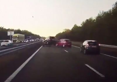 VIDEO: Autopilot předvídal nehodu ještě než se stala!
