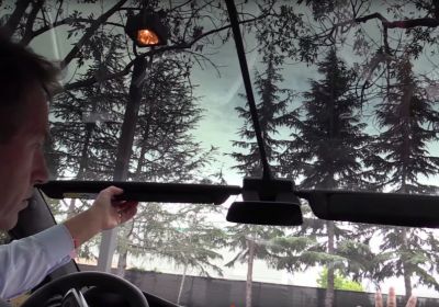 VIDEO: Model X má panoramatické sklo, které nabízí výhled jako z helikoptéry