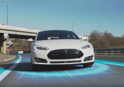 Video: Tesla Autopilot zachraňuje životy!