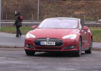 VIDEO: Tesla Model S - zimní jízda Norskem 