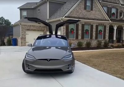 VIDEO: Tesla Model X Holiday Show, veselé Vánoce!