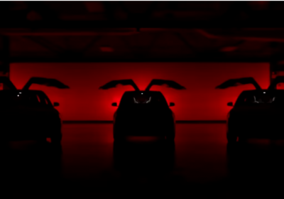 VIDEO: Tesla Model X – vánoční světelná show!