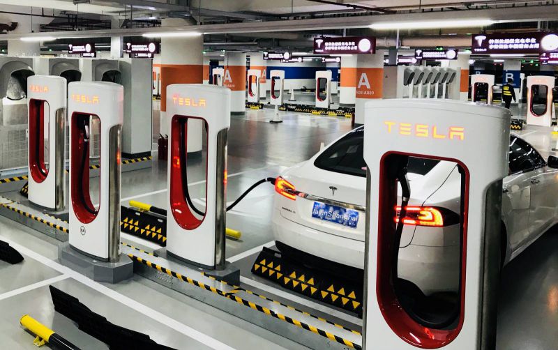 Čína má největší stanici Superchargerů na světě
