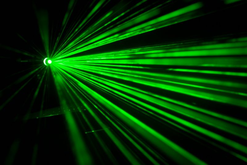 Čištění předního skla pomocí laserů? Tesla má nový patent!