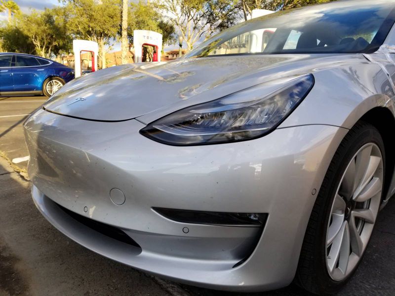 Dnes se začíná vyrábět Tesla Model 3!