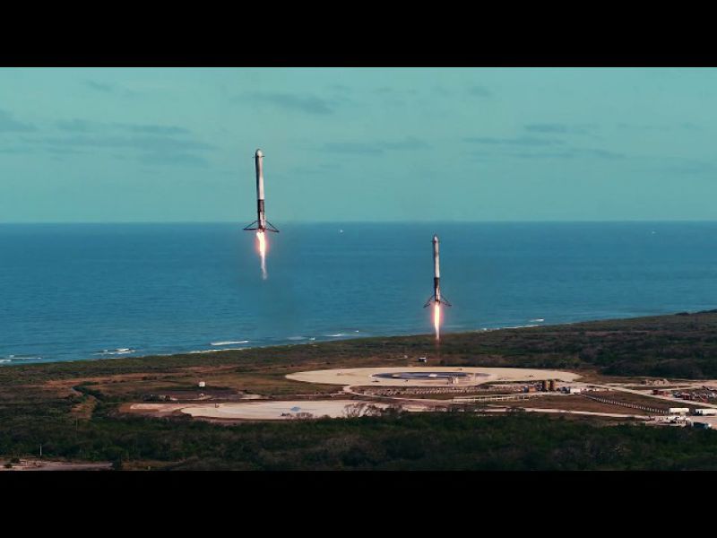 Elon Musk zveřejnil nové video věnované startu Falconu Heavy