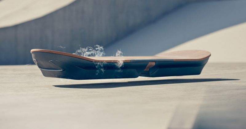 Lexus vyvinul funkční prototyp létajícího skateboardu 