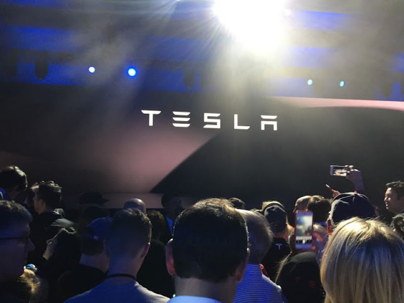  Musk: Tesla odhalí nový produkt 17. října
