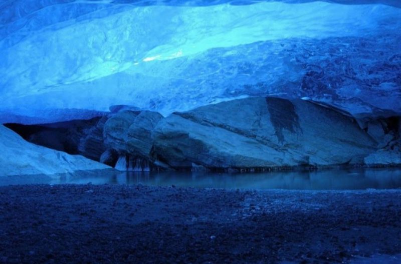 Na Marsu našli podzemní jezero. Mohl by v něm přežít život?