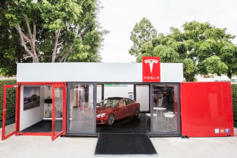 Pojízdný showroom Tesla vyráží na cestu