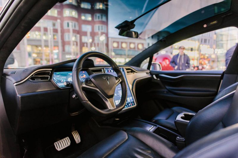 Prohraje Tesla válku o autonomní auta kvůli absenci LiDARu?
