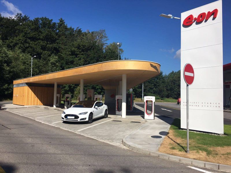 První Supercharger v ČR je v provozu!