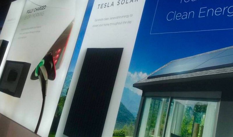 Solární panely Tesla jsou k vidění i v showroomech