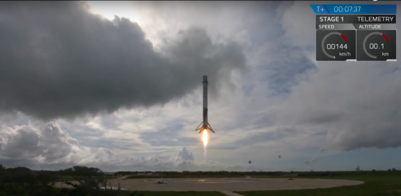 SpaceX má za sebou úspěšný let s opětovně použitou lodí Dragon