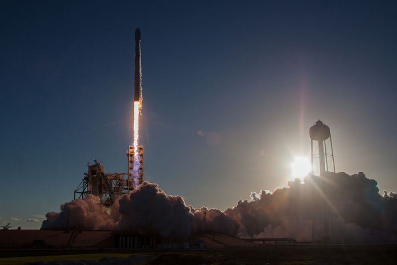 SpaceX potvrdil životaschopnost znovupoužitelných raket. Levnější cesty do vesmíru jsou na dosah!