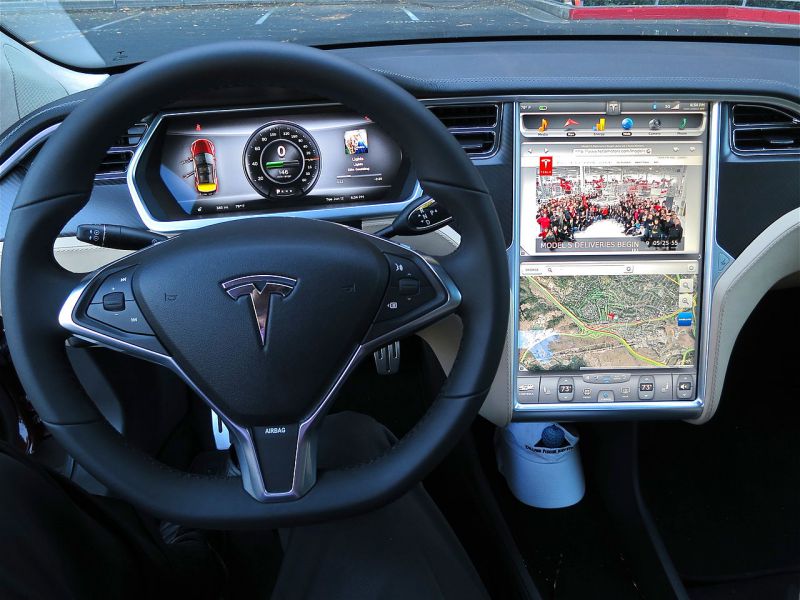 Tesla chystá nová bezpečnostní opatření pro autopilota 