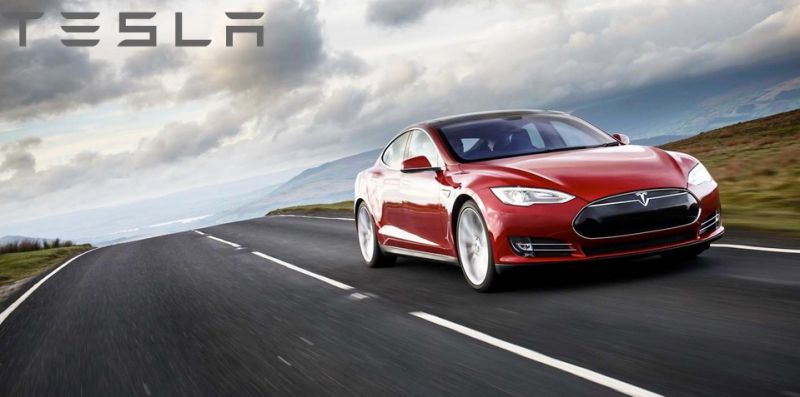 Tesla dokončila 1000 mil dlouhou cestu lemovanou Superchargery
