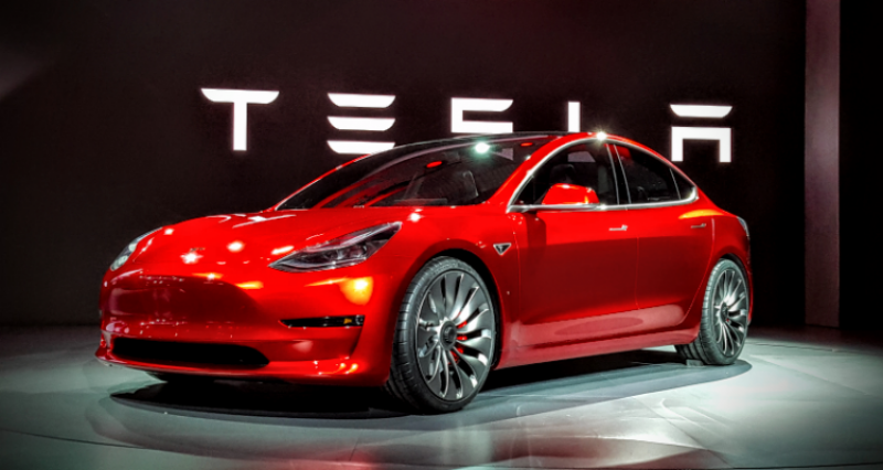 Tesla hledá 1,5 miliardy dolarů, chce rozšířit výrobu Modelu 3
