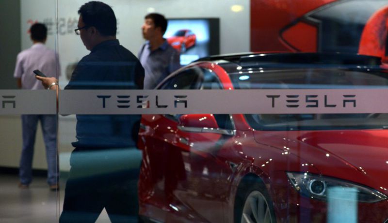 Tesla jedná s BMW o bateriích a dobíjecích stanicích