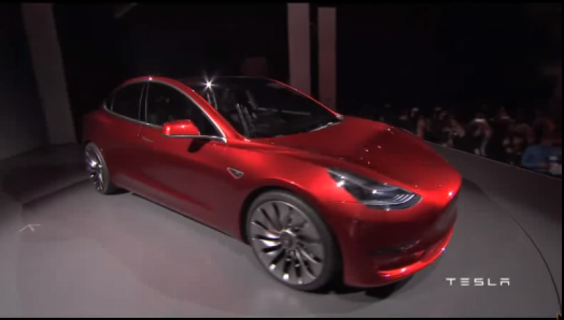 Tesla Model 3 je tu! Dojezd 350 km, přístup k Superchargeru a co dál?
