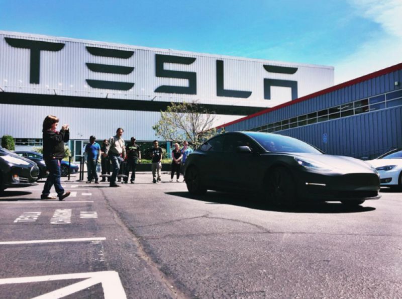 Tesla Model 3: Nové fotky z testování