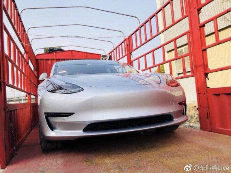 Tesla Model 3 pro Čínu a Dubaj