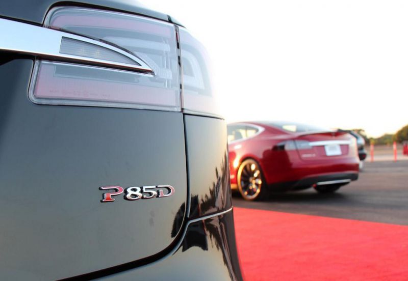 Tesla Model S P85D – první jízda vyrazí dech!