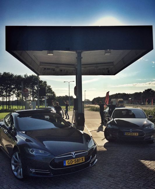 Tesla představila "Doporučovací program" – tisíc dolarů sleva nebo Model X zdarma!