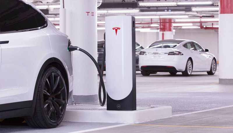 Tesla představila nový kompaktní Supercharger