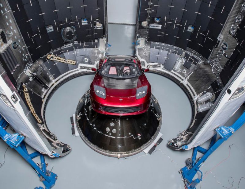 Tesla Roadster se podívá do vesmíru