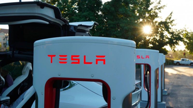 Tesla se blíží k 1000. Superchargeru