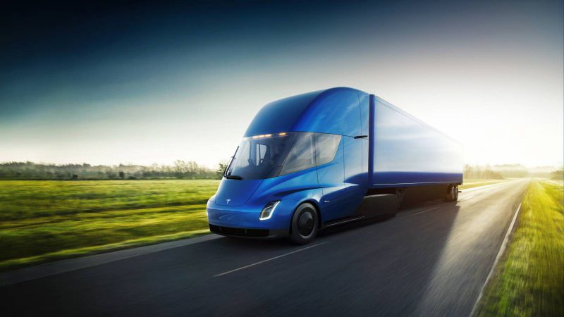 Tesla ukázala světu nový elektrický kamion: z nuly na stovku do pěti sekund, dojezd až 800 km!