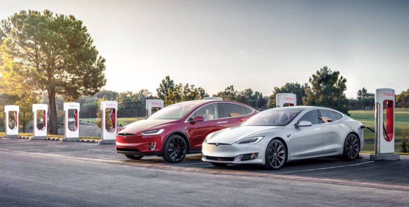 Tesla ukončila éru bezplatného dobíjení