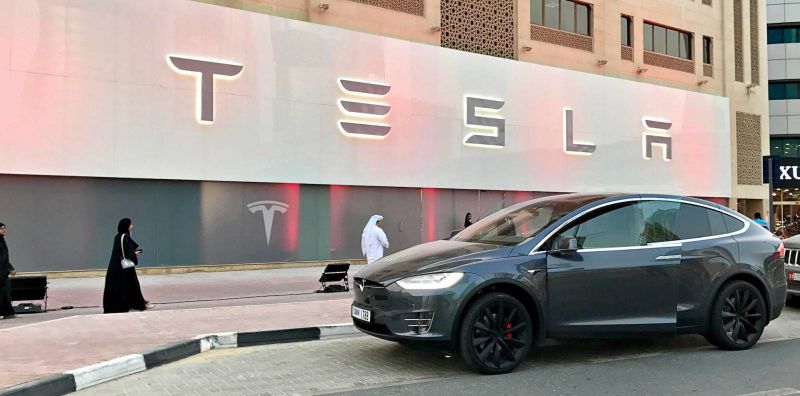 Tesla v Dubaji: nový showroom a servisní centrum