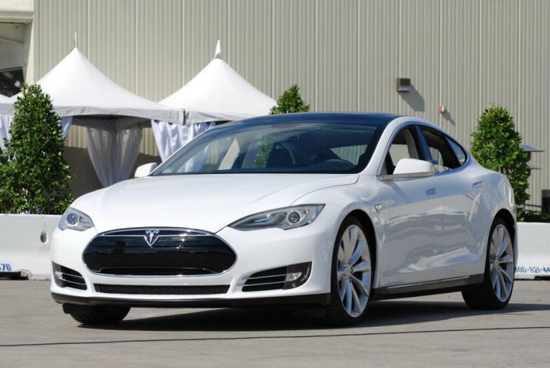 Tesla v praxi II: Vybral jsem Tesla Model S, proč?