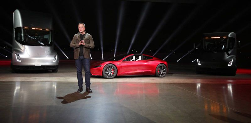 Tesla vypustila plný záznam premiéry Semi / Roadster