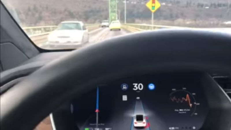 Tesla zahájila update systému Autopilot