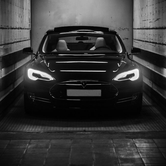 VIDEO: Cesta výrobní linkou s Tesla Model S