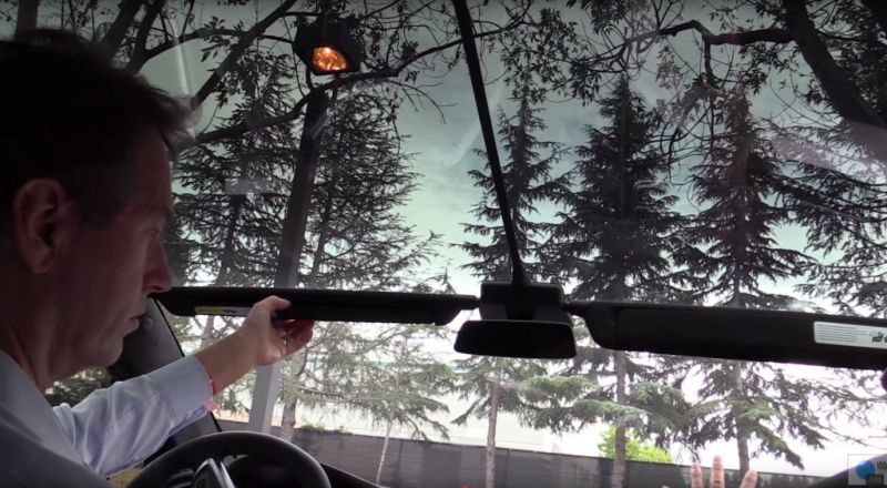 VIDEO: Model X má panoramatické sklo, které nabízí výhled jako z helikoptéry